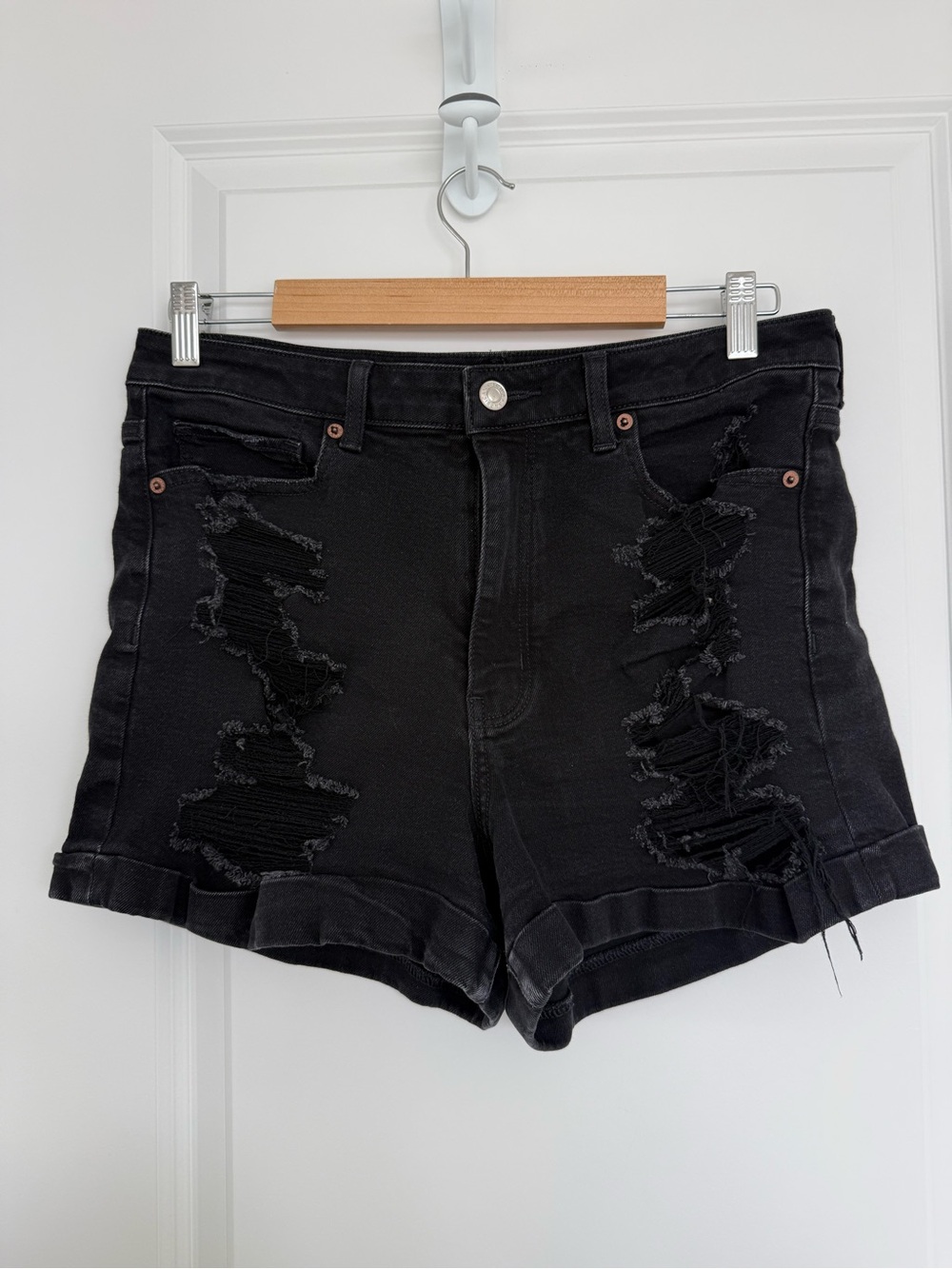 AMERICAN EAGLE | Black Denim Mom Shorts with Rolled Hem  - Size 10